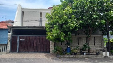 Kesempatan Rumah di Manyar, Surabaya, LB 170m², Harga 2,24 Miliar