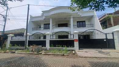 Rumah Elegan di Ketintang, Surabaya,  Kamar Tidur, LT 510m²