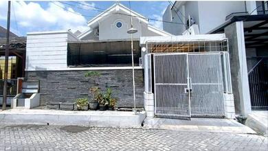 Kesempatan Rumah di Rungkut, Surabaya, LB 160m², Harga 1,9 Miliar