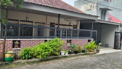 Rumah Dijual di Waru, Surabaya, LB 240m², Harga Kompetitif!