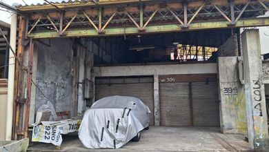 For Sale rumah Eksklusif di Wonocolo, Surabaya - LT 300m²