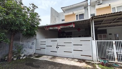 Kesempatan Rumah di Kedung Baruk, Surabaya, LB 160m², Harga 1,2 Miliar