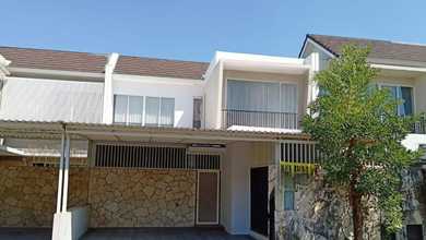 Kesempatan Rumah di Surabaya Kota, Surabaya, LB 100m², Harga 2 Miliar