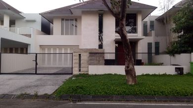 Disewakan Rumah mewah premium design Royal Residence Baru gress