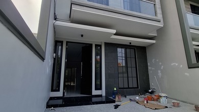 Penawaran Eksklusif, rumah Mewah di Dharma Husada, Surabaya, LB 120m²