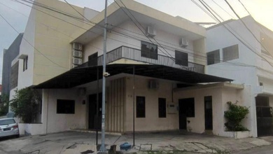 Dijual Rumah Strategis di Tandes, Surabaya - LT 200m²