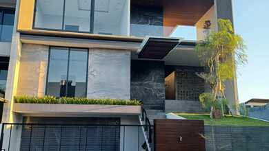 Rumah Elegan di Sambikerep, Surabaya, 6 KT, LT 300m²