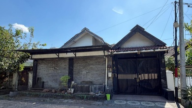 Dijual Rumah Strategis di Wiyung, Surabaya - LT 240m²
