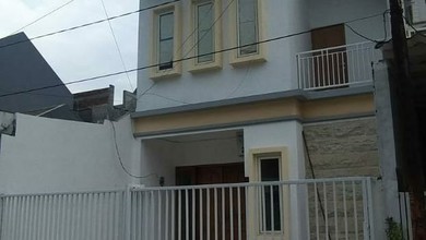 Rumah Dijual di Dukuh Pakis, Surabaya, LB 130m², Harga Kompetitif!