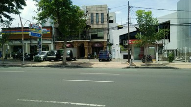 Rumah Mewah di Kawasan Gubeng, Surabaya, LB 2000m², Harga 76,2 Miliar